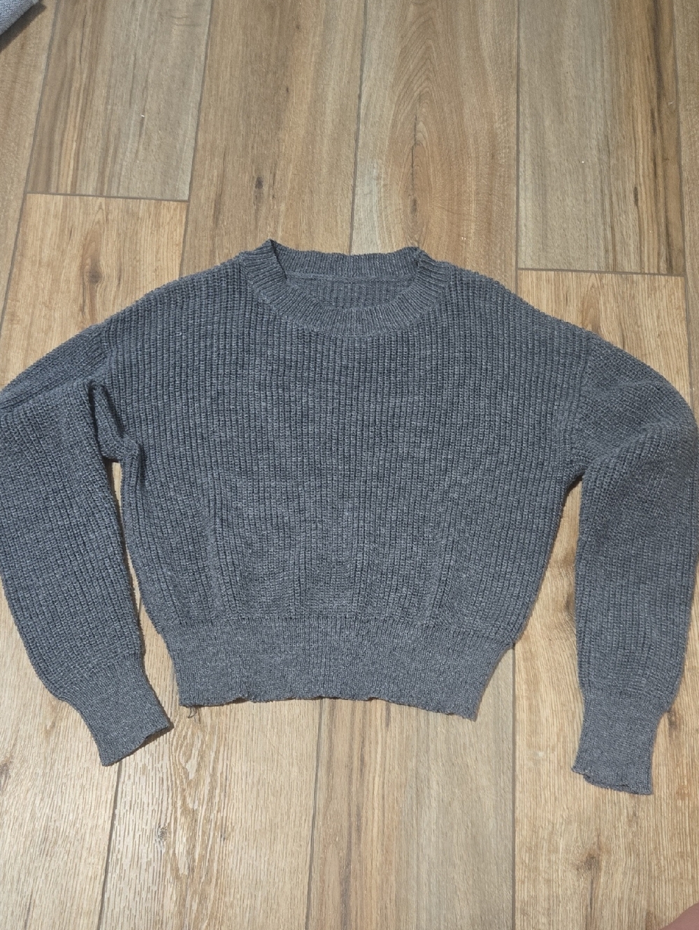 Cozy Cropped Ribbed Crewneck Sweater - Gray